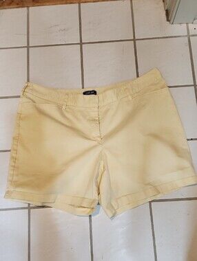 Lands' End Women's Light Yellow Chino Shorts Mid Rise 20W